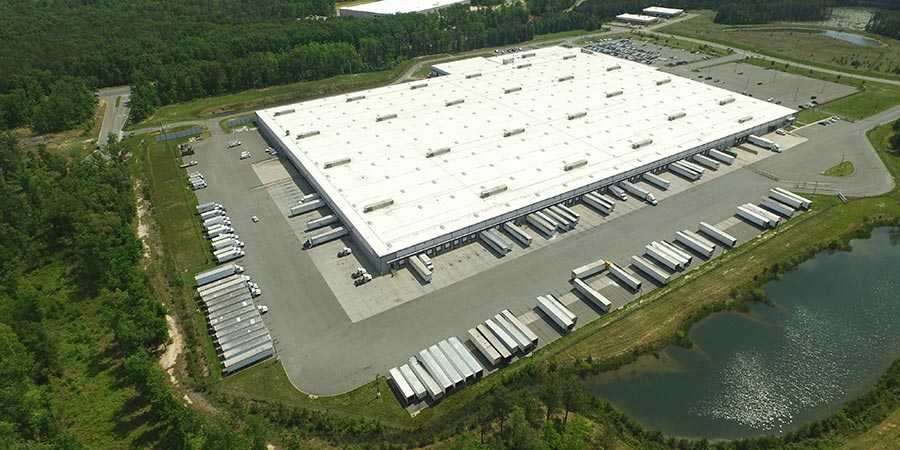 Large Distribution Centre Large distribution centres vital to the logistical success